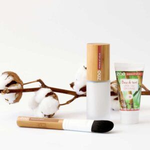 ONTS Βιολογικό και Vegan Μακιγιάζ Zao Light Complexion Base. Ελαφρώς ιριδίζουσα βάση, 100% φυσική, βιολογική & Vegan. Σταθετότηα και διάρκεια στο μακιγιάζ